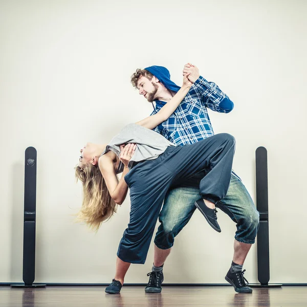 Couple dancing hip-hop — Stock Photo, Image