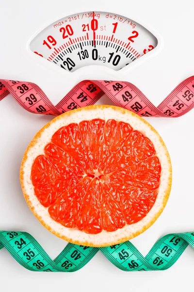 Grapefruit with measuring tape — Stock Photo, Image