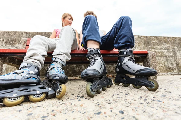 Young people friends relaxing on bench. — Stock Photo, Image