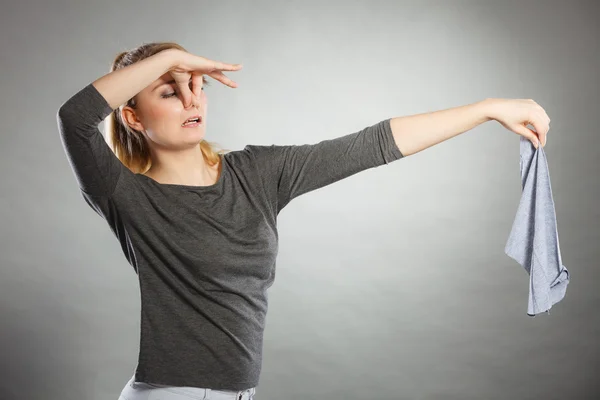 Disgusted woman holds dirty rag. — Stock Photo, Image