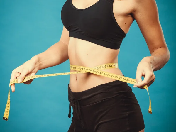 Fitness lány ő derékvonal mérése — Stock Fotó