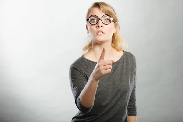 Retrato de mujer nerviosa molesta . — Foto de Stock