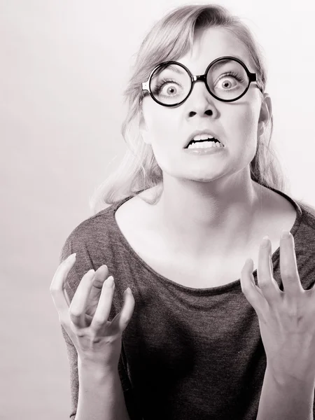 Retrato de mujer nerviosa molesta . — Foto de Stock