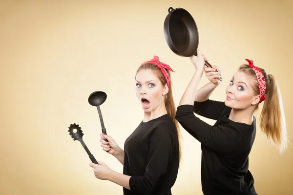 Cocina lucha entre chicas retro . — Foto de Stock