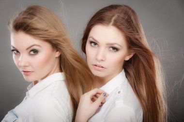 İki güzel photomodels portre.