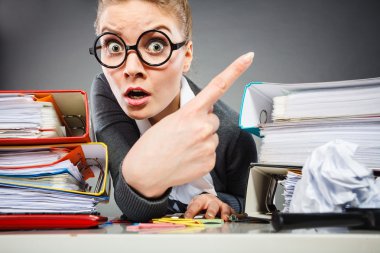 Genç Bürosu Bayan işaret.