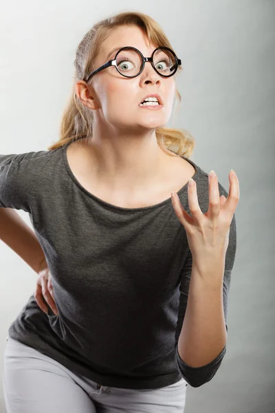 Retrato de mujer nerviosa molesta . — Foto de Stock