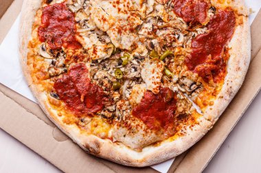 Sıcak pizza kutusu.