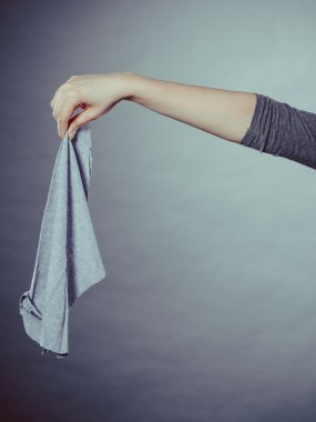 Boya, vernik ile el.