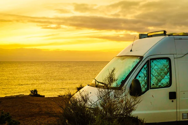 Wohnmobil Bei Sonnenaufgang Der Mittelmeerküste Costa Calida Der Region Murcia — Stockfoto
