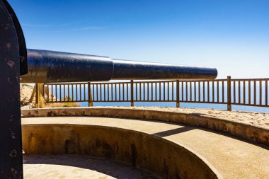 Castillitos bataryası Akdeniz kıyısında, Cartagena, Murcia, İspanya 'da. Savunma kalesi. Tarihi dönüm noktası.