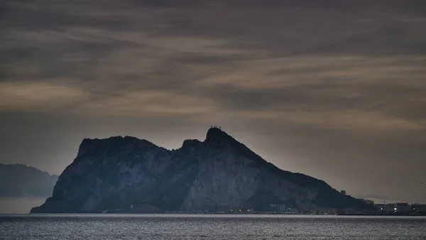 Gibraltar Rock Por Noche Vista Desde Playa Torrecarbonera Punta Mala — Foto de Stock