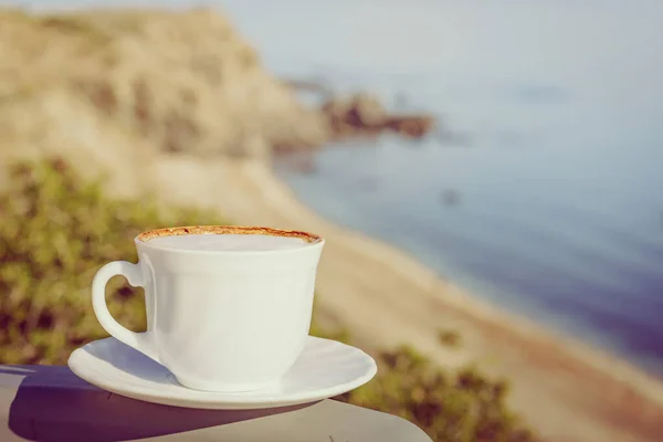 Coffee Cup Outdoors Sea Beach Background Camping Vacation Lifestyle Concept — Stock Photo, Image