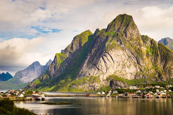 Natursköna Fjord Landskap Med Reine Byn Kust Natur Med Skarpa — Stockfoto