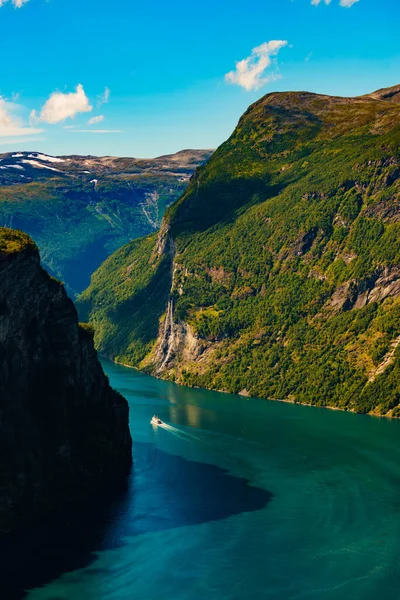 Fjord Geirangerfjord Promem Widok Punktu Widokowego Ornesvingen Norwegia Cel Podróży — Zdjęcie stockowe