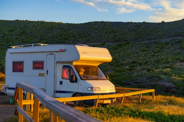 Camper Bij Zonsopgang Aan Middellandse Zee Kust Calblanque Park Murcia — Stockfoto