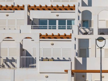 İspanyol tatil köyü beyaz binaları. Endülüs 'teki Mojacar köyü, Almerya kıyısı, İspanya