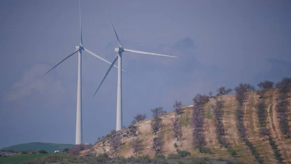 Des Éoliennes Sur Les Collines Ferme Production Électricité Renouvelable Près — Photo