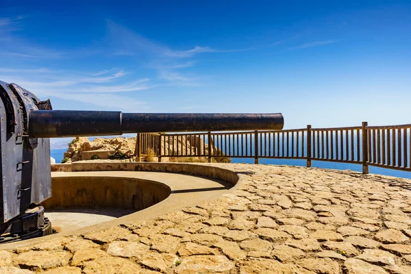Castillitos bataryası Akdeniz kıyısında, Cartagena, Murcia, İspanya 'da. Savunma kalesi. Tarihi dönüm noktası.