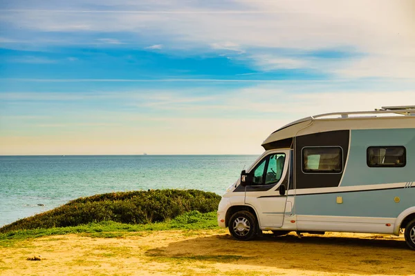Camper Caravana Costa Mediterránea España Camping Salvaje Playa Naturaleza Vacaciones —  Fotos de Stock