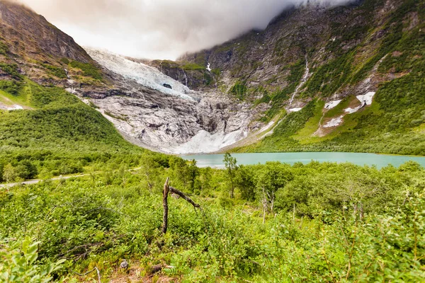 Norveç Dağları Manzarası Sogndal Belediyesi Nin Fjaerland Bölgesindeki Boyabreen Buzulu — Stok fotoğraf