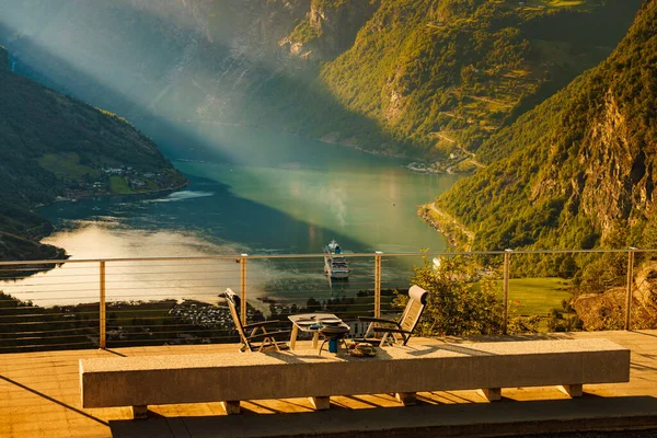 Mesa Cena Con Parrilla Aire Libre Montañas Noruegas Con Vista — Foto de Stock