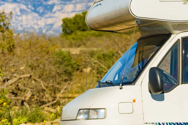 Camper Veículo Acampando Beira Estrada Viajar Casa Motor — Fotografia de Stock