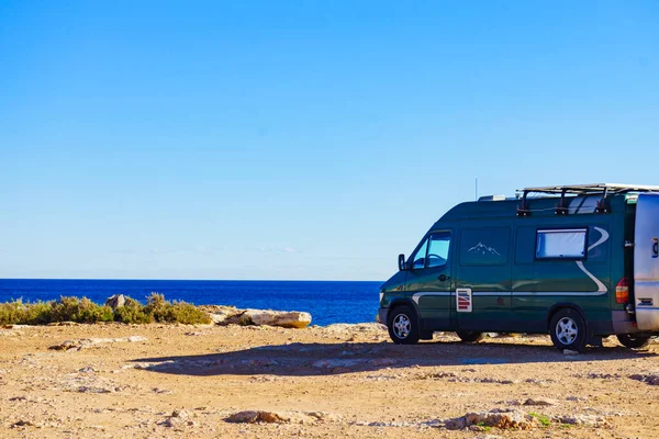 Wohnmobil Freizeitfahrzeug Der Mittelmeerküste Südspanien Zelten Meer Urlaub Und Reisen — Stockfoto