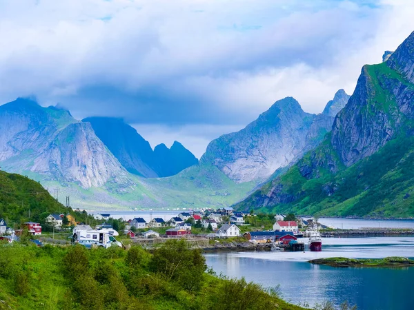 Natursköna Fjord Landskap Med Reine Byn Kust Natur Med Skarpa — Stockfoto