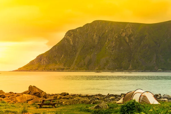 Tält Stranden Sommaren Molnigt Dimmigt Väder Camping Havets Strand Skagsanden — Stockfoto