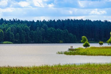 Kierwik Gölü, Masuria Lakeland, Polonya. Avrupa 'da yaz manzarası.