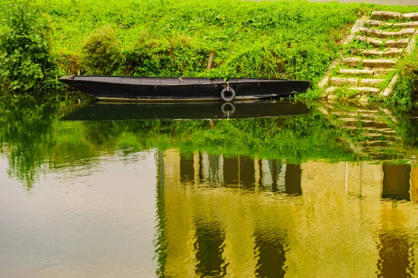 Barco Amarrado Agua Del Río —  Fotos de Stock