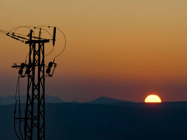 Pobřeží Elektrickými Přenosovými Sloupy Elektrické Vedení Vysokonapěťovými Věžemi Západní Krajina — Stock fotografie