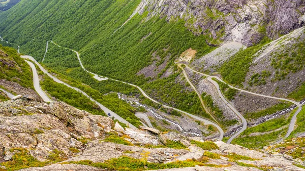 トロルパストロルスティゲンまたはトロルスティグヴィーンは ノルウェーヨーロッパの風光明媚な山道を巻きます 国の観光ルート — ストック写真