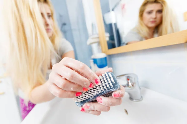 Mulher Lavando Mãos Pia Para Livrar Germes Usando Escova Prevenir — Fotografia de Stock