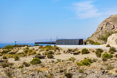 Castillitos bataryası Akdeniz kıyısında, Cartagena, Murcia, İspanya 'da. Savunma kalesi. Tarihi dönüm noktası.
