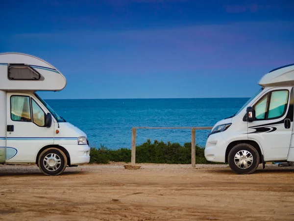Vehículos Caravanas Acampando Costa Mediterránea España Vacaciones Autocaravana —  Fotos de Stock