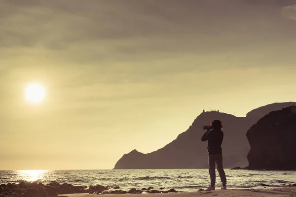 Mujer Turista Con Cámara Fotográfica Tomar Fotos Viaje Playa Monsul — Foto de Stock