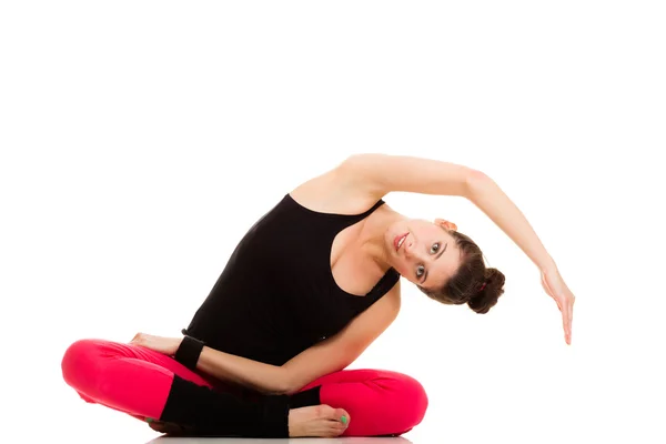 Flexibla flicka gör pilates träning — Stockfoto