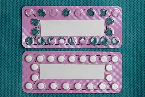 Doustne środki antykoncepcyjne tabletki blistra nowe i pusty — Zdjęcie stockowe