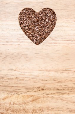 Ham keten tohumu keten tohumu kalp şeklinde