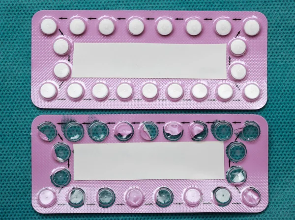 Pílulas contraceptivas orais blister novo e vazio — Fotografia de Stock