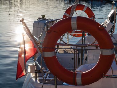 Lifebuoy yelkenli ve Lehçe Teğmen üzerinde