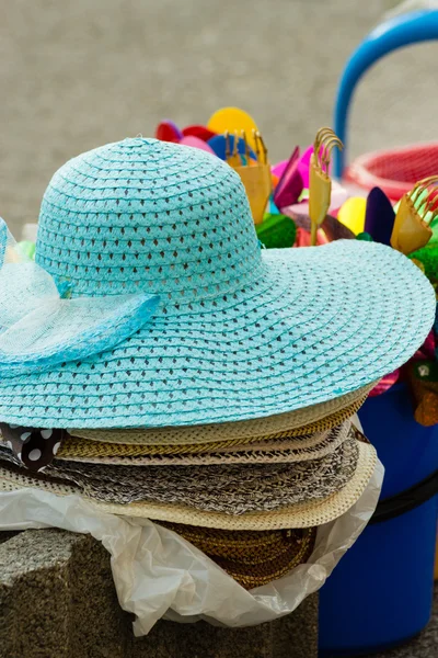 Chapéus de verão para venda ao ar livre — Fotografia de Stock