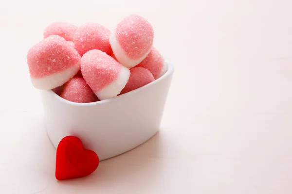 Geléias cor-de-rosa com açúcar na tigela — Fotografia de Stock