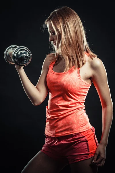 Fitness sporty girl lifting weights — Stock Photo, Image