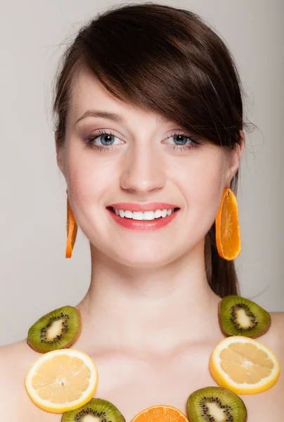 Diet. Girl with necklace of fresh citrus fruits — Stock Photo, Image