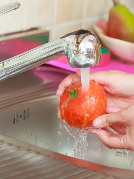 Woman washing fresh tomato — Stock Photo, Image