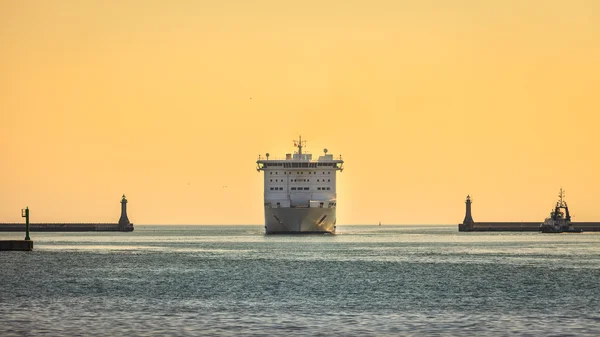 Large cruise ship — Stock Photo, Image