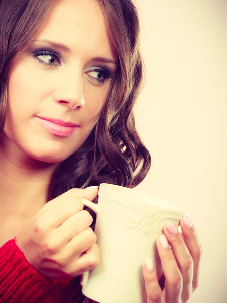 커피와 함께 매력적인 여자 — 스톡 사진